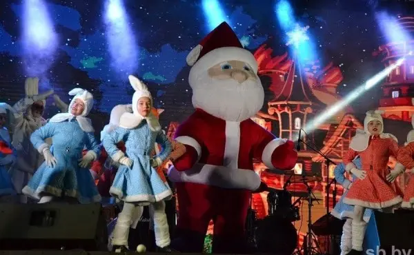 Открытие главной ёлки Бреста на площади Ленина