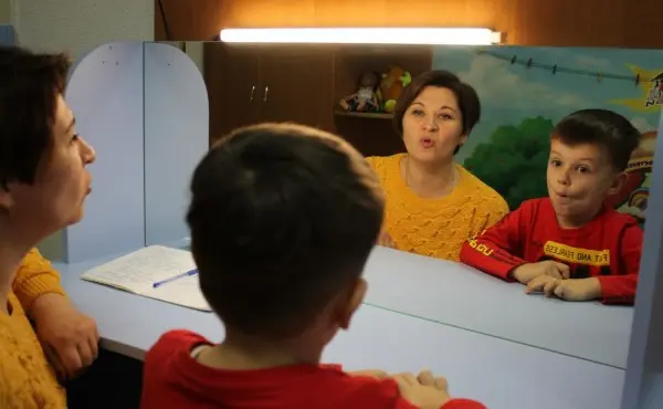 Ребенок зарычал (зашипел, засвистел)?