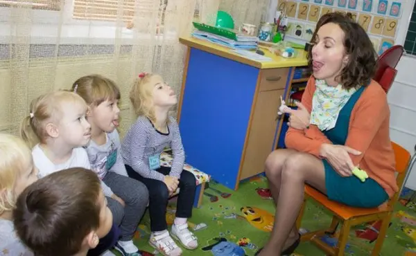 Малыш зарычал, засвистел, зашипел, зазвенел.