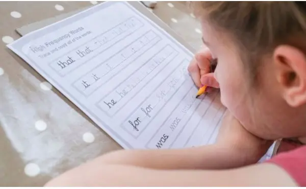 Помощь в изучении написания букв английского алфавита