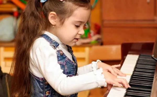 Приобщение к музыке детей с использованием музыкальных инструментов